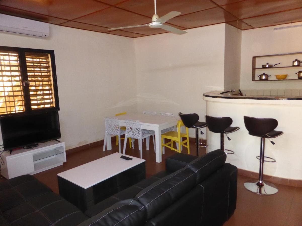 Bien Etre Villa วากาดูกู ภายนอก รูปภาพ